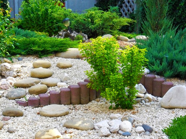 Біла мармурова крихта в ландшафтному дизайні