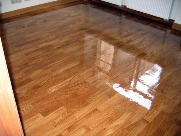 Глянсове покриття паркету водним лаком