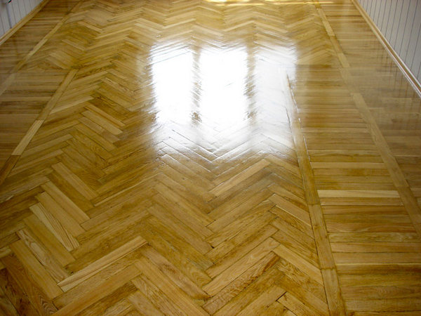 Паркет під лаком на водній основі