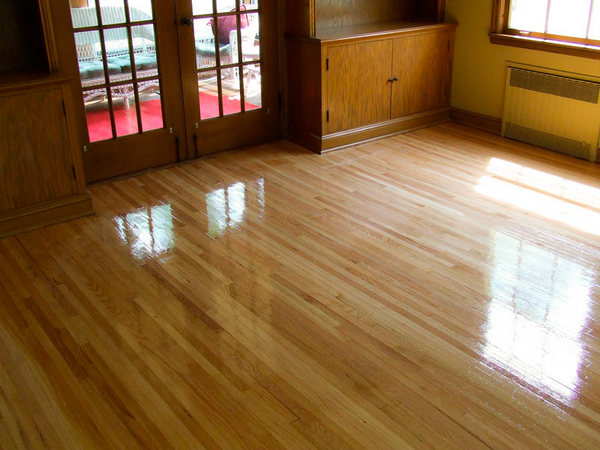 Робота з водними паркетними лаками