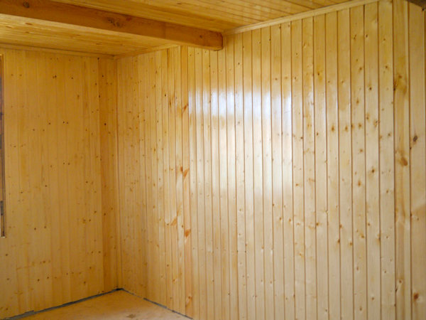 Водный лак на деревянной вагонке